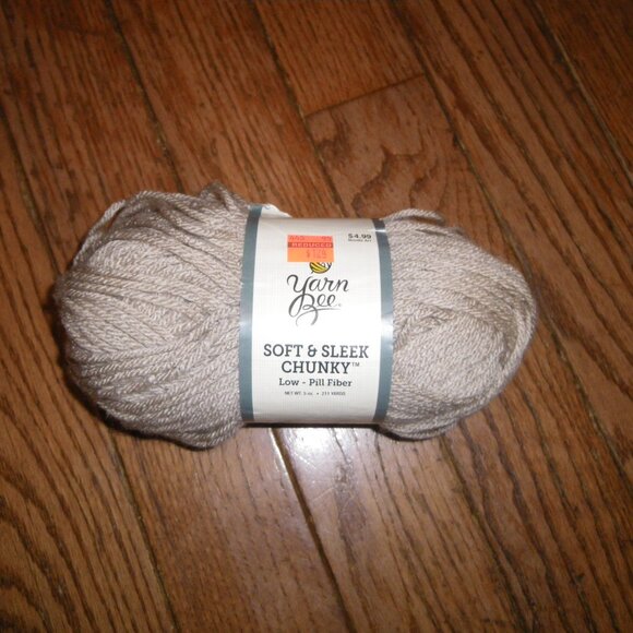 1 Skein Yarn Bee Soft & Sleek Chunky Low Pill Fiber Yarn - Color Linen - 211 yds - Picture 1 of 1